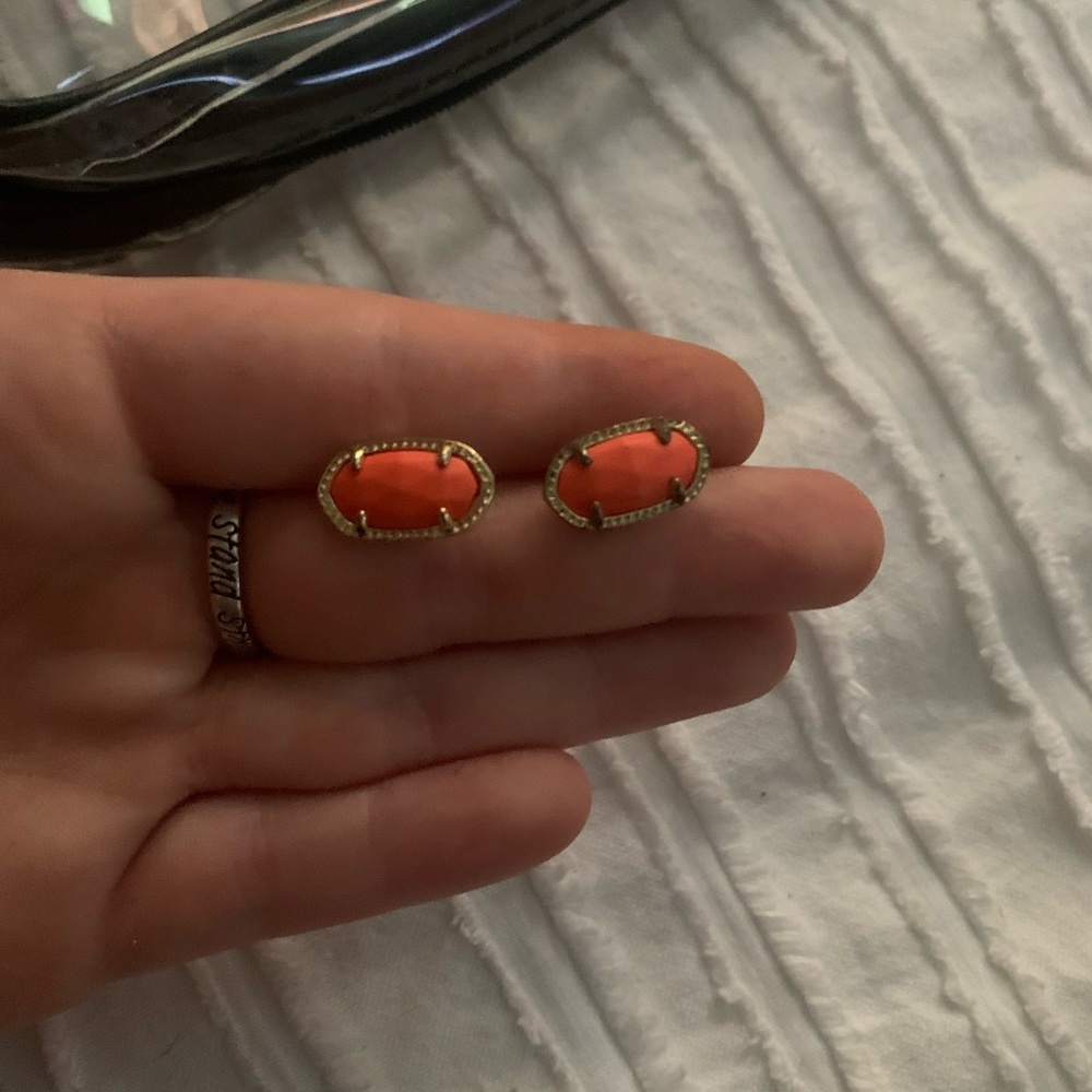 Kendra Scott coral and gold stud earrings